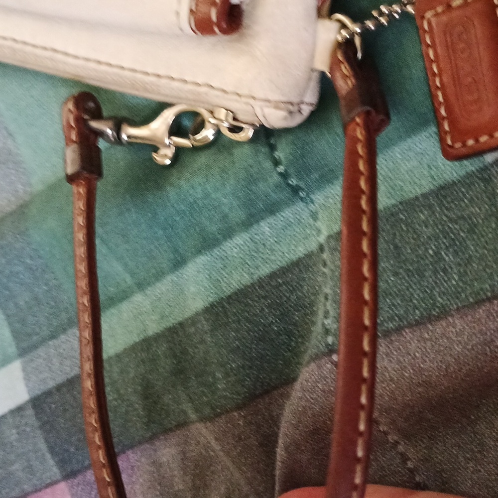 COACH White Saddle Leather Wristlet F40873 SWTSD Buckle Flap Clutch - Picture 4 of 9